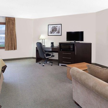เบย์มอนต์ บาย วินด์แฮม กรีนเบย์ Hotel ภายนอก รูปภาพ